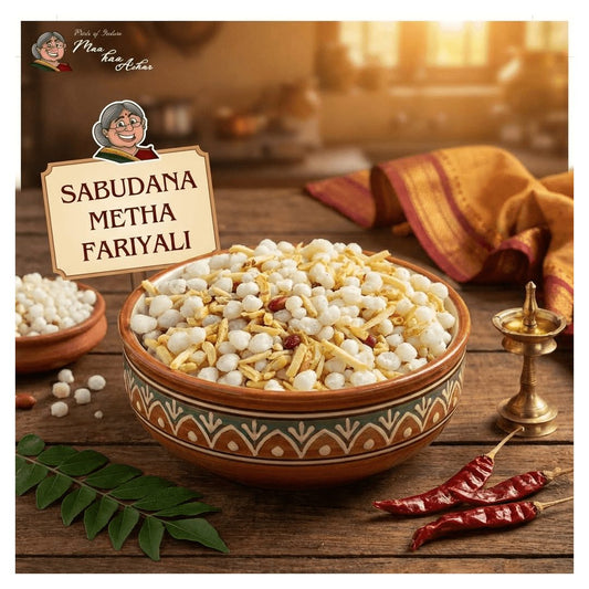 Sabudana Metha Fariyali – sweet Indian snack with tapioca pearls, fried noodles, and dried chilies in a ceramic bowl